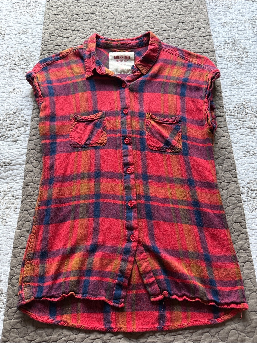Mossimo Supply Co. Red Plaid Sleeveless Button-Down Shirt
